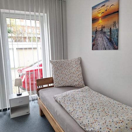 Maje Am Alten Binnenhafen Emden Bagian luar foto