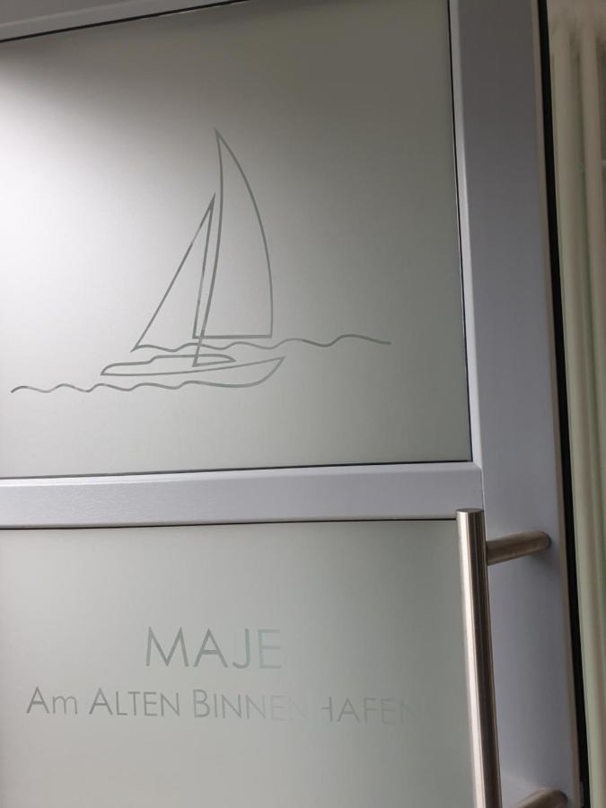 Maje Am Alten Binnenhafen Emden Bagian luar foto